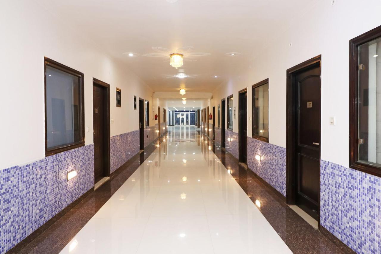 โอโย 30286 โฮเต็ล อิน เวย์ Hotel โซนีปัต ภายนอก รูปภาพ